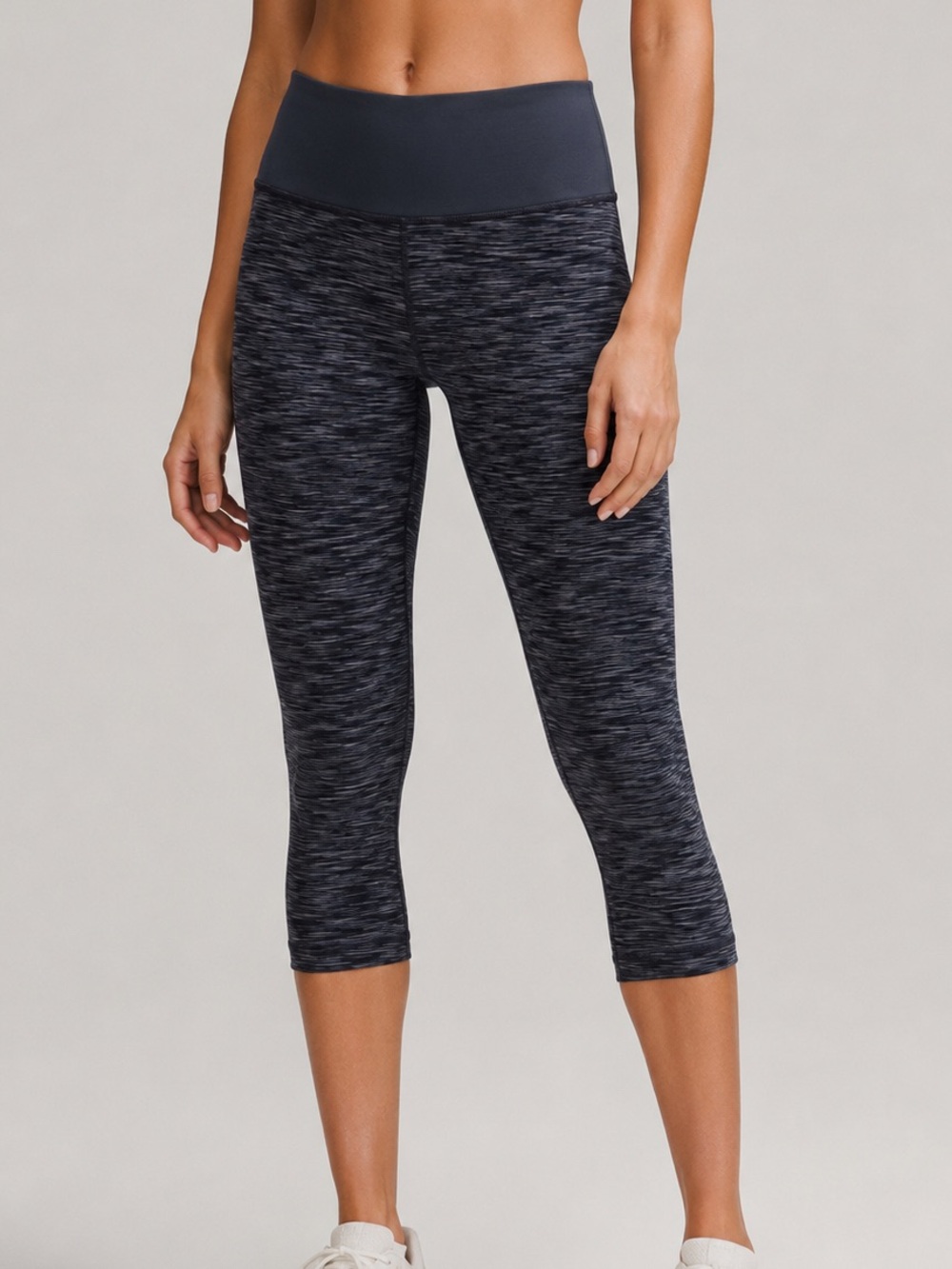 Lululemon Athletica High Rise Capri Leggings Grey Space Dye Yoga Athletic Size 2